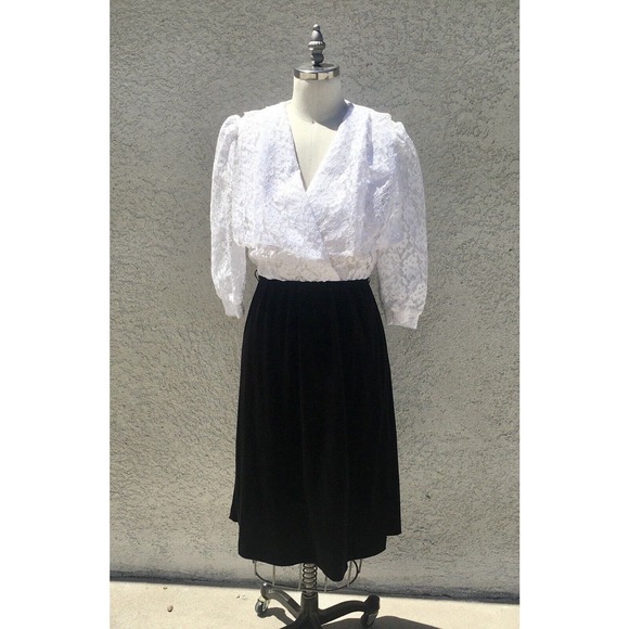 Vintage Black Velvet And White Lace Cocktail Evening Dress - Picture 1 of 11
